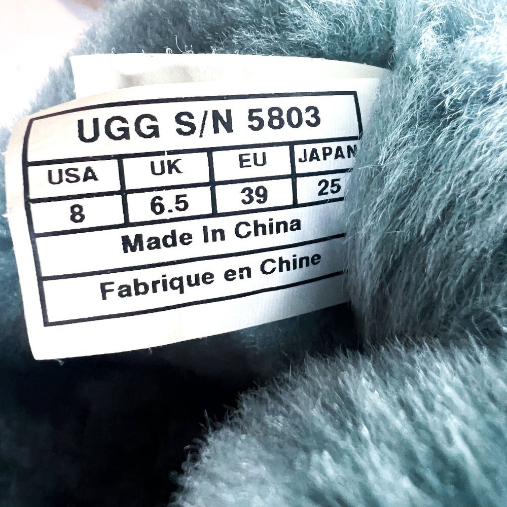 UGG Bailey Button Boot II - Picture 12 of 14